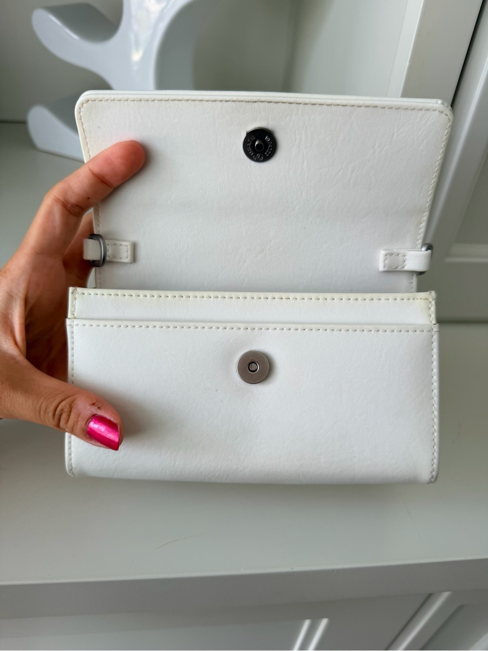 MATT & NAT White Drew Medium Vegan Leather Crossbody Bag Purse Clutch - Picture 7 of 16